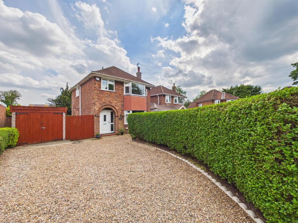 Main image of property: Newark Road, North Hykeham, Lincoln