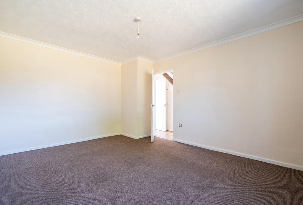 House in Dodington, Wapley - View 4
