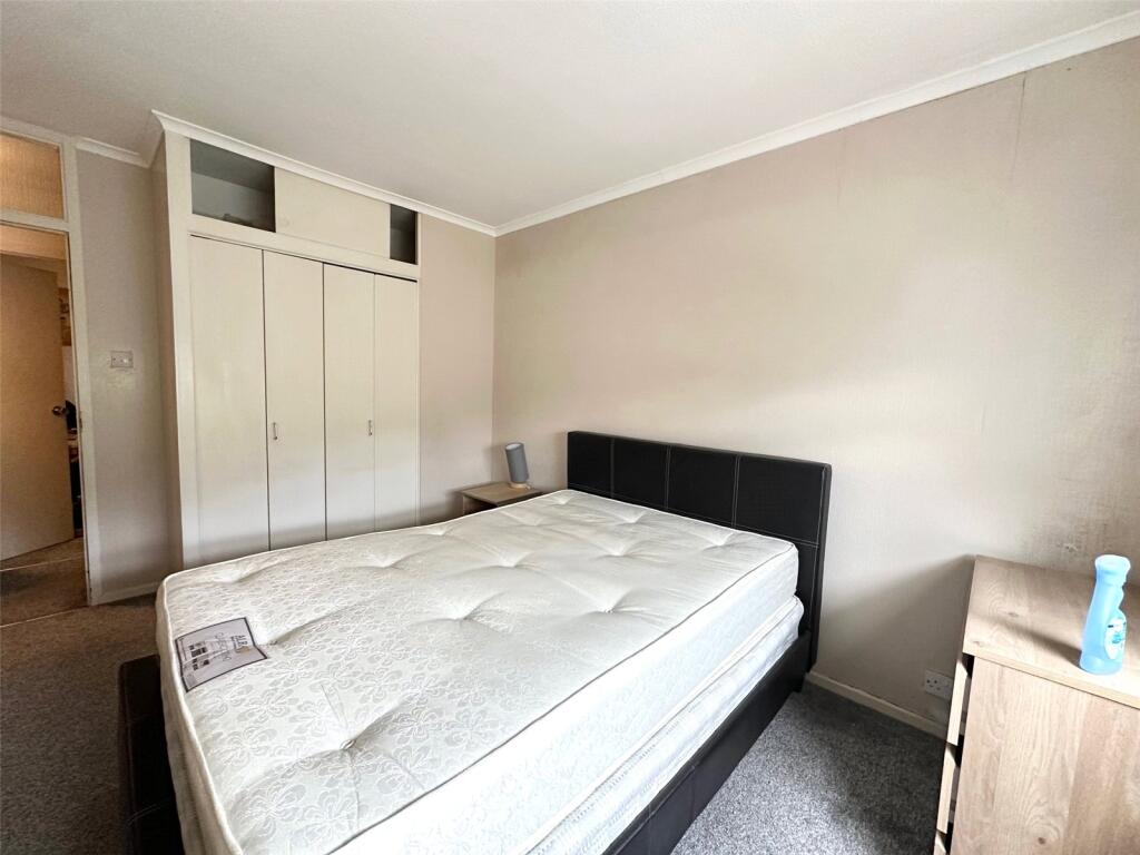 Apartment in London, Lennox Estate, Roehampton - More