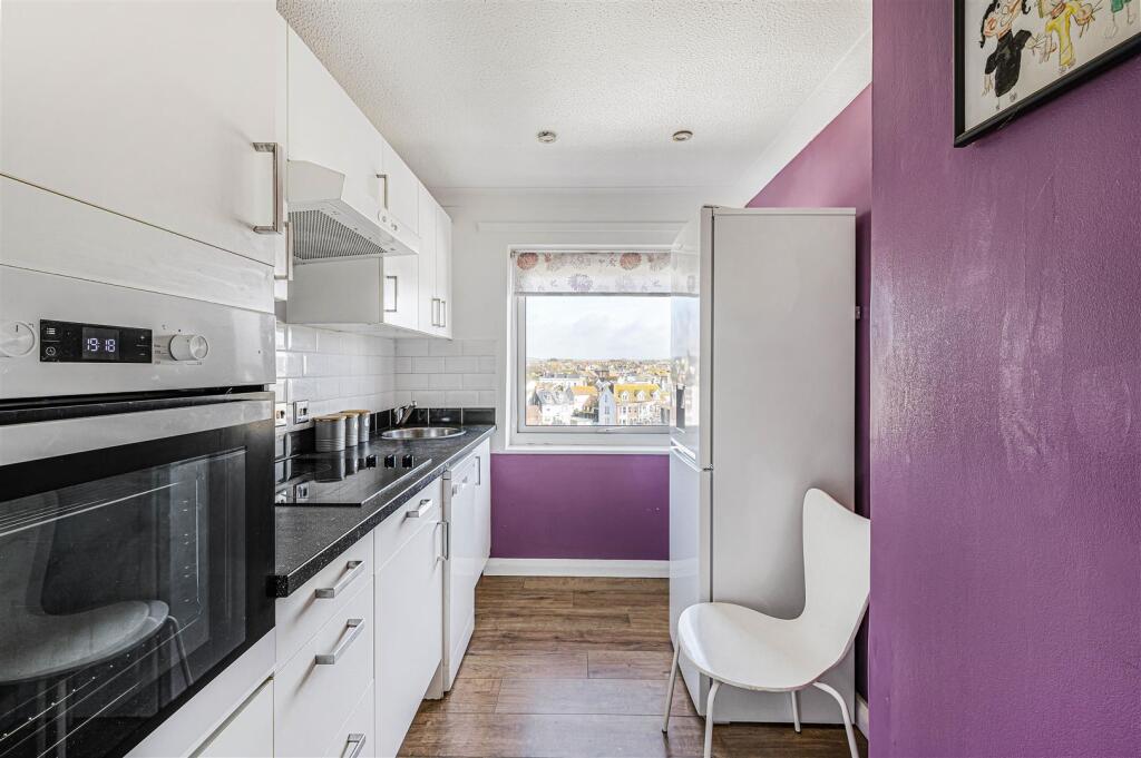 Apartment in Brighton - View 4