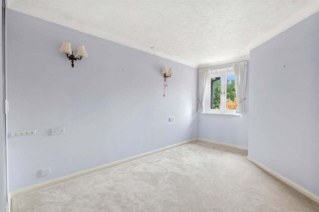Swan Court, Banbury Road, Stratford-Upon-Avon photo 4