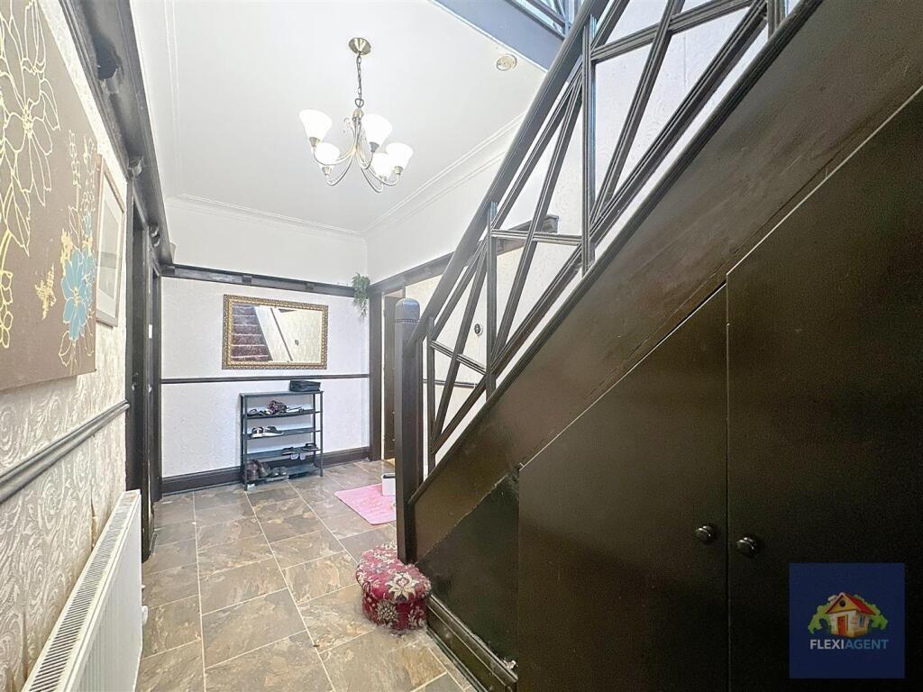 Scarisbrick New Road, Southport photo 4
