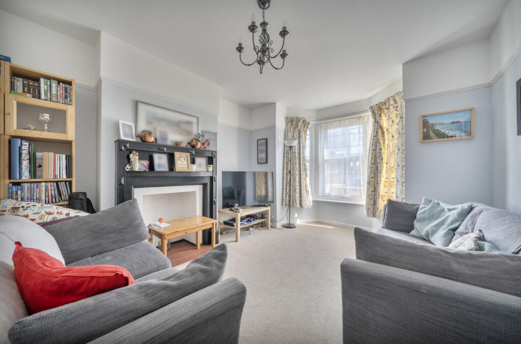 House in Southampton - More