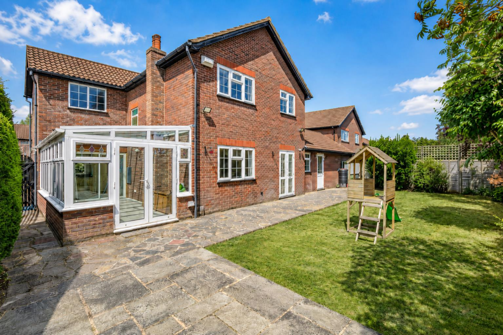 House in Sutton - View 4