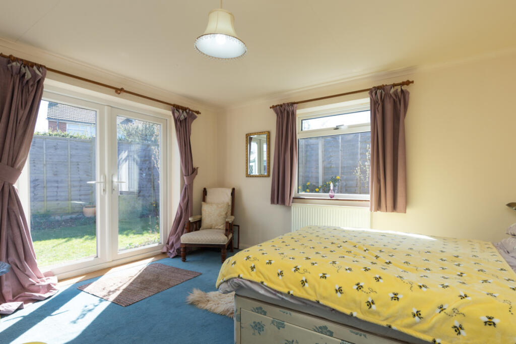 Liddiard Close, Kennington photo 4