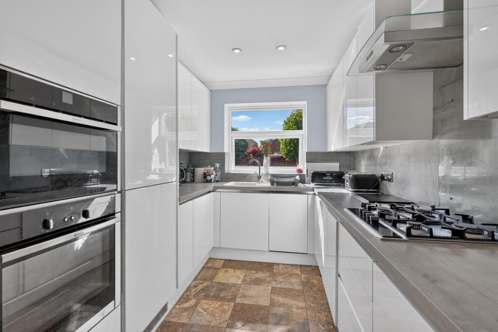 House in Castle Point, Thundersley - View 5