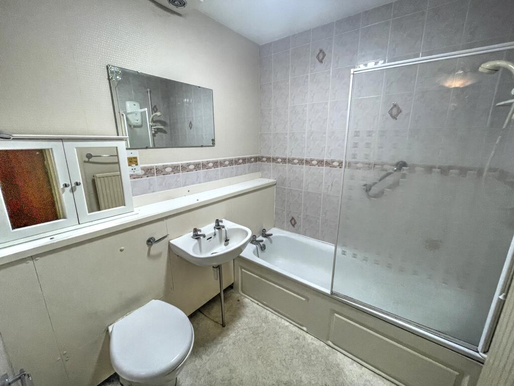 Apartment in Trafford, Greater Manchester - View 5
