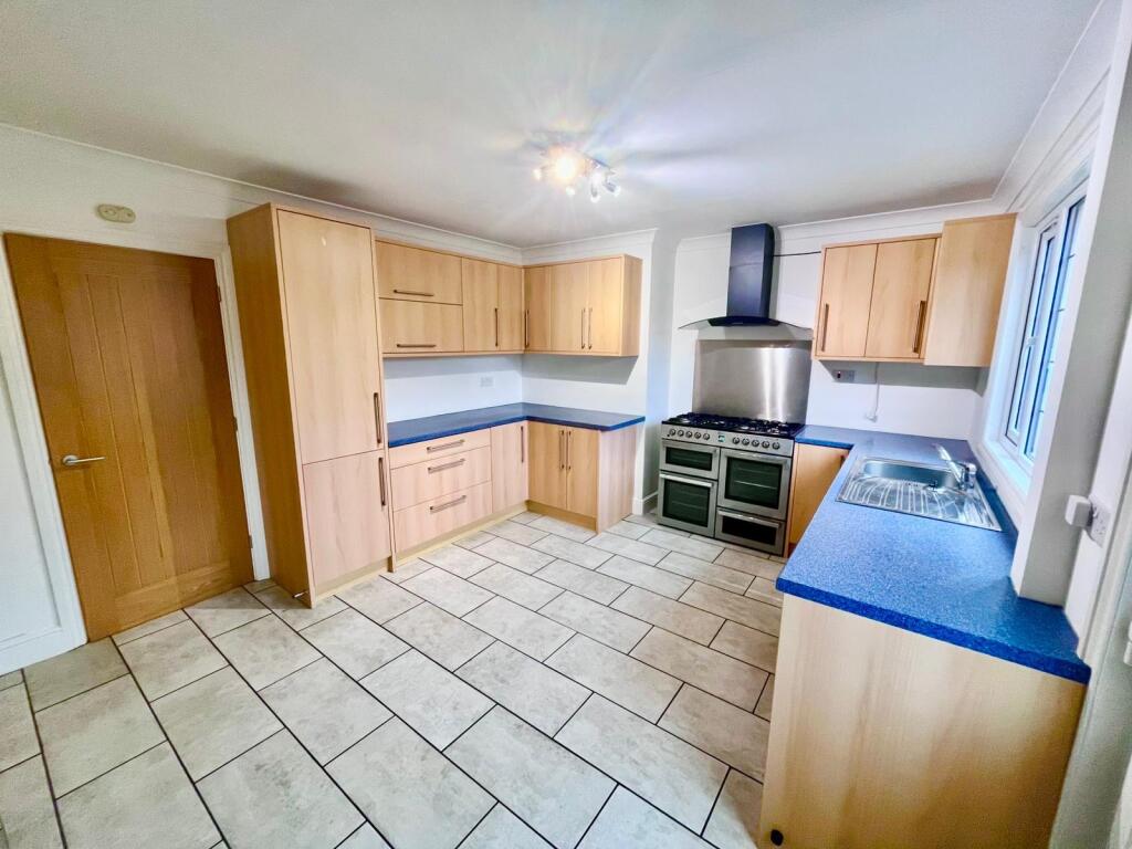 Manor Road, Newport Pagnell photo 2