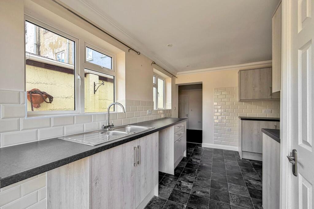 House in Gillingham, Medway - View 4