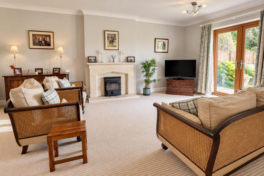 House in Gloucester - View 5