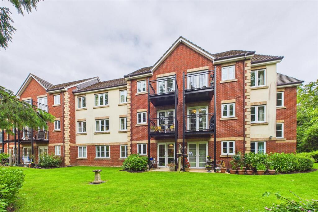 Retirement Apartment Close To Nailsea Town Centre