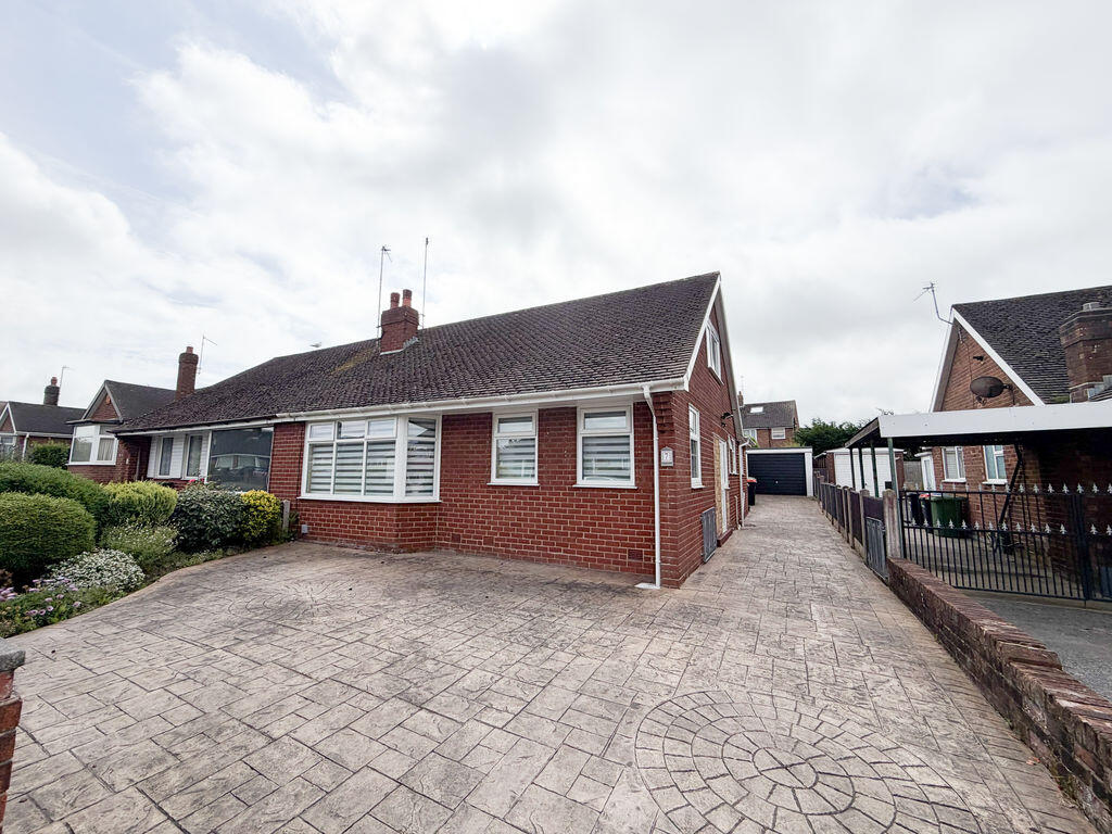 Main image of property: 7 Sefton Avenue, Poulton-Le-Fylde, FY6 8BL