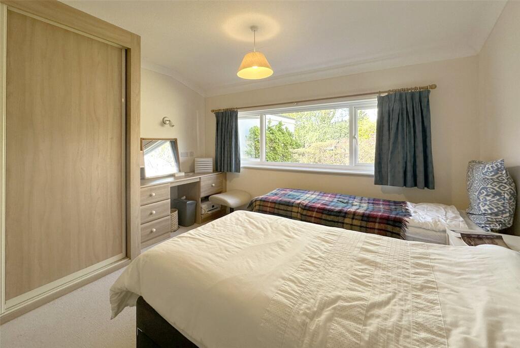 House in Southampton - More