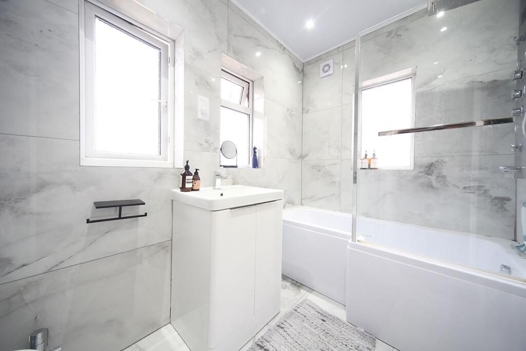 House in Dunstable, Beecroft, Central Bedfordshire - View 4