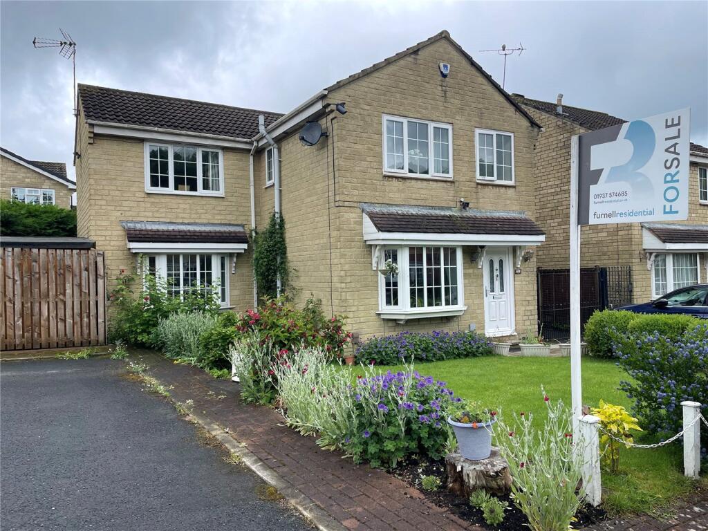 Main image of property: Oakdene Way, Leeds, LS17