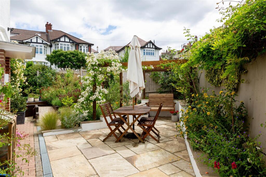 Hill View | Henleaze photo 4