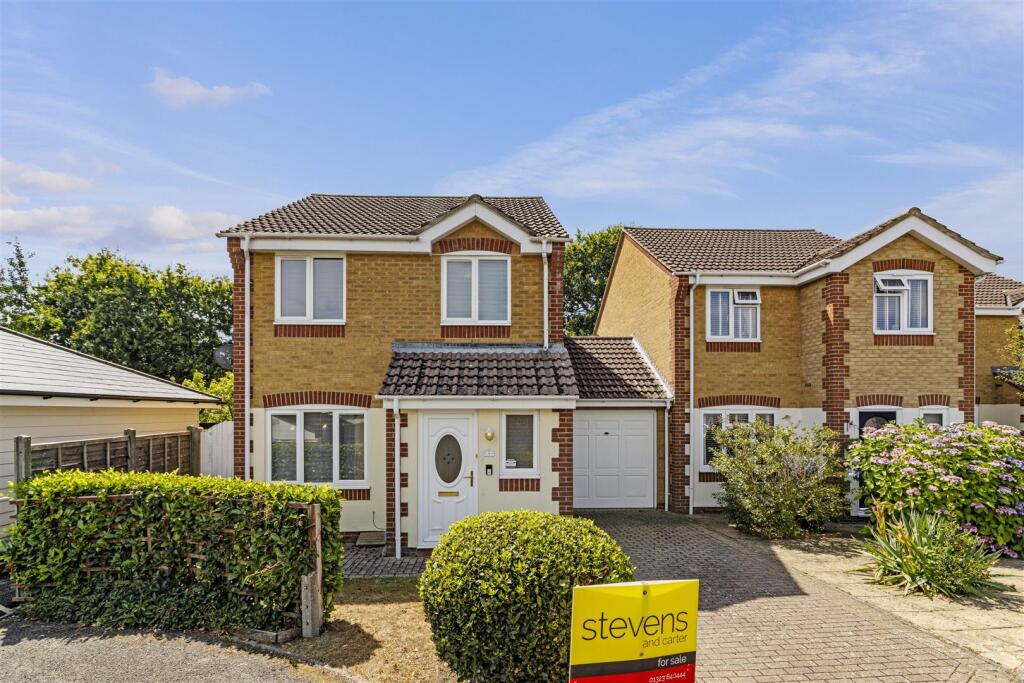 3-bed detached on Linden Grove, Amberstone, Hailsham, £325,000