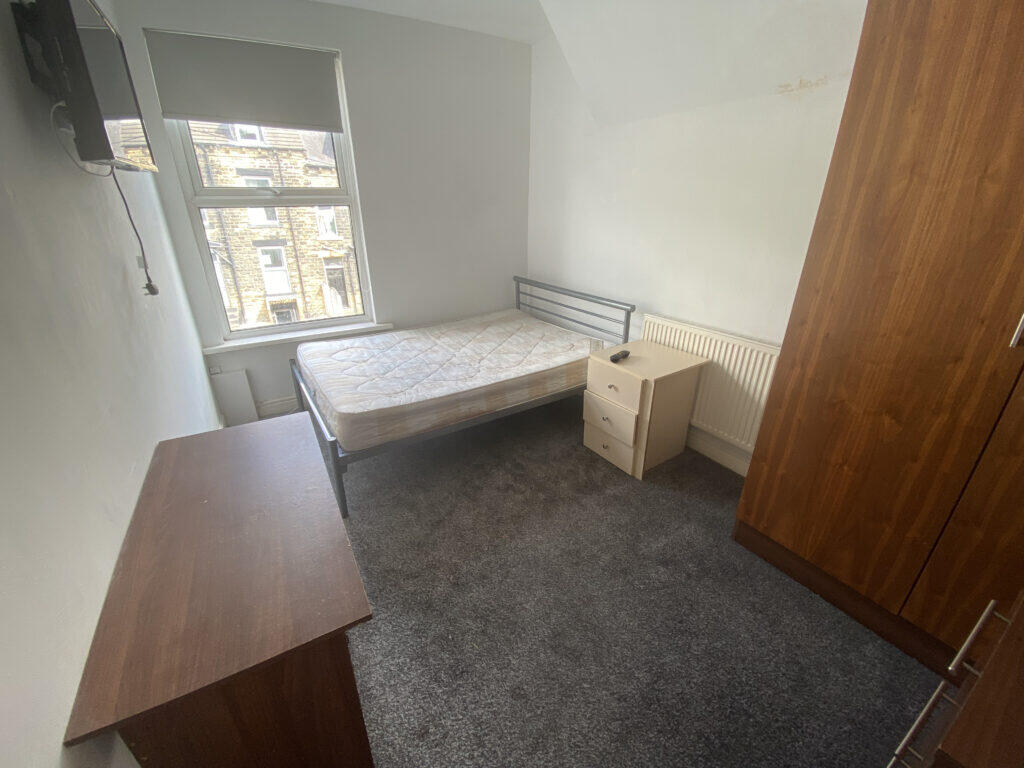 6 bedroom terraced house for rent