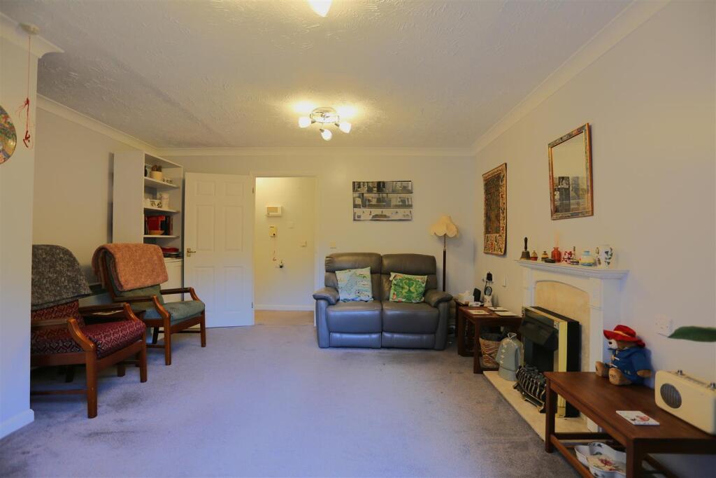 Apartment in Kingston upon Thames - View 5