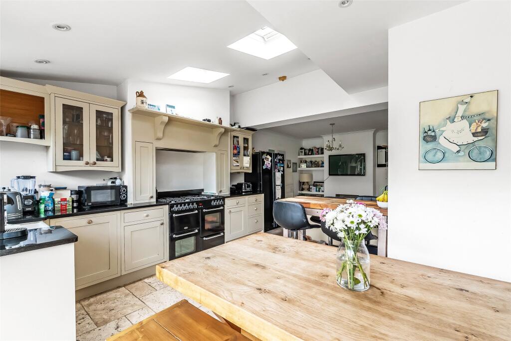 Fairfield Drive, Dorking, Surrey, RH4 photo 2
