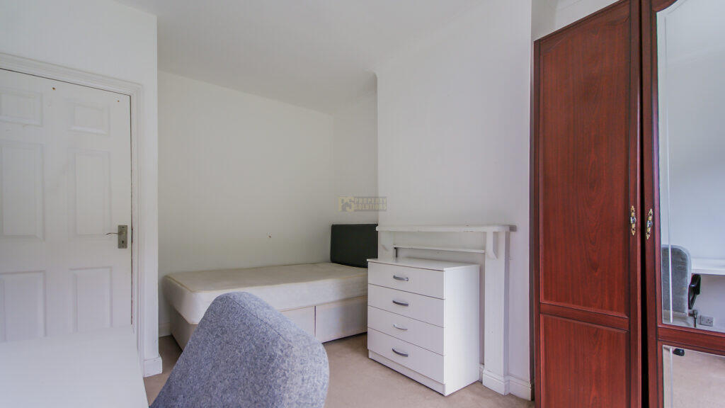 4 bedroom semi-detached house for rent
