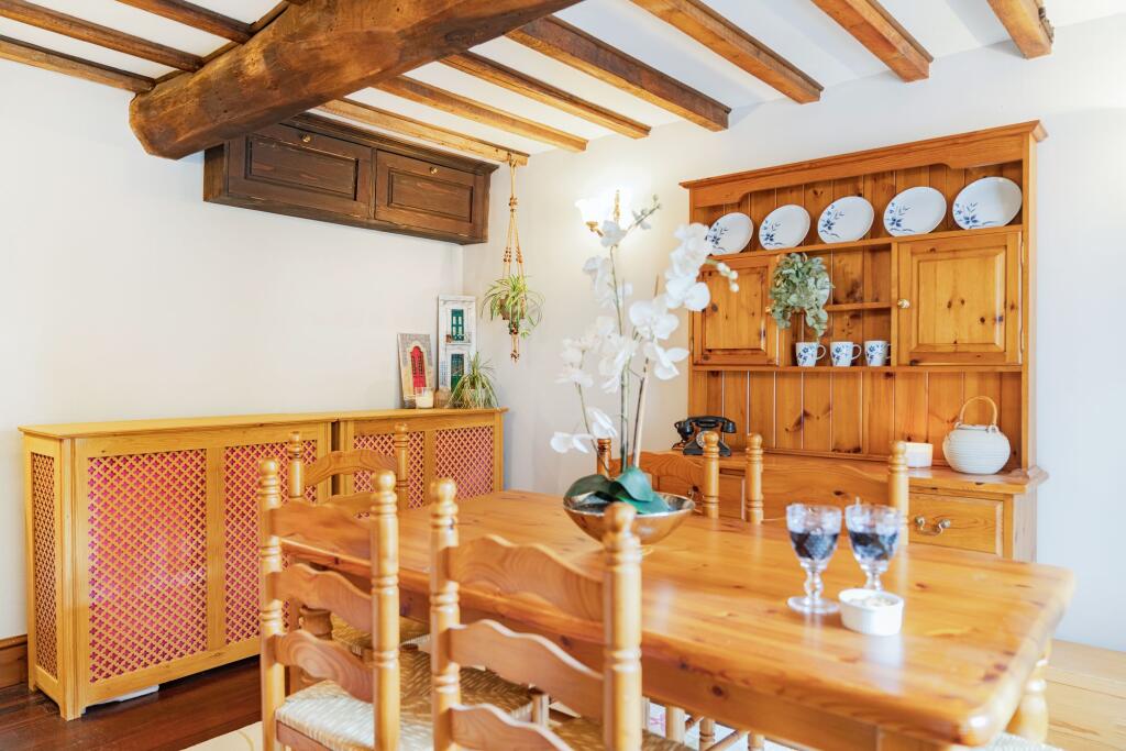 Grade II Listed Elegance with Annexe & South-Facing Gardens - View 5