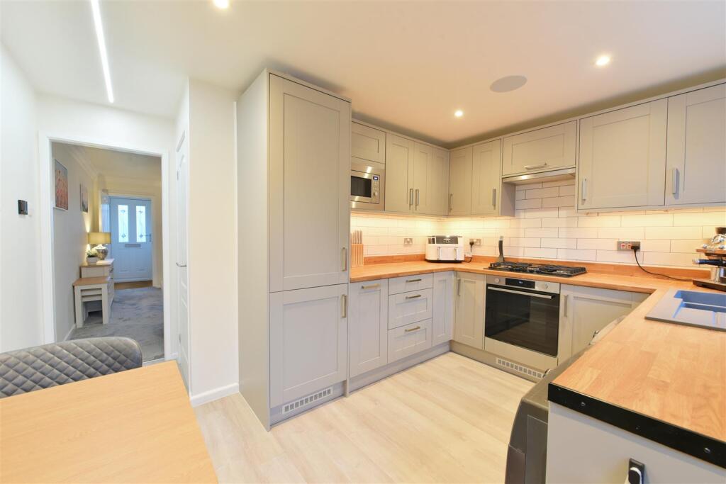 Arenhall Close, Wigginton, York photo 4