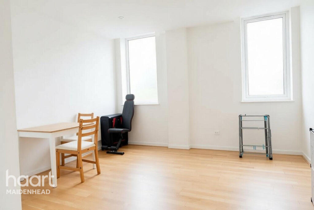 Apartment in Slough - View 5