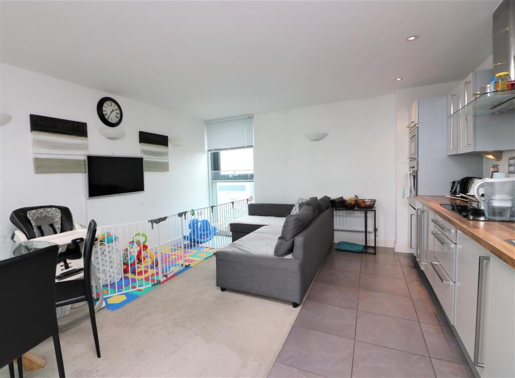 Main image of property: Neutron Tower, 6 Blackwall Way, London, E14