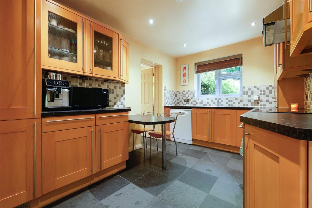 House in Croydon - View 3
