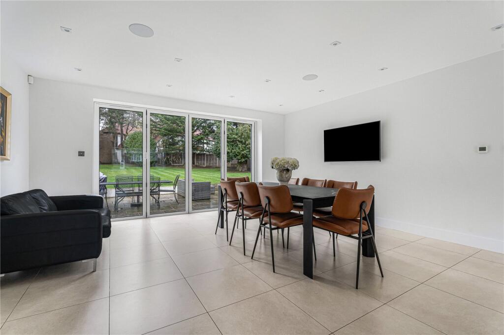 House in Radlett, Battlers Green, Aldenham - View 5