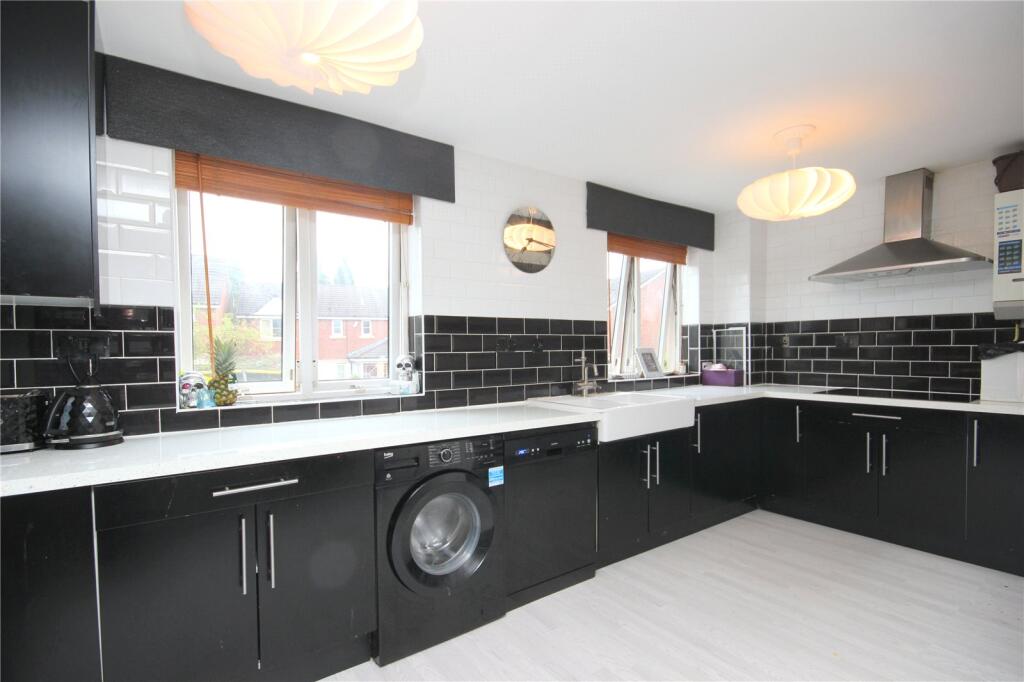 5 bedroom semi-detached house for rent