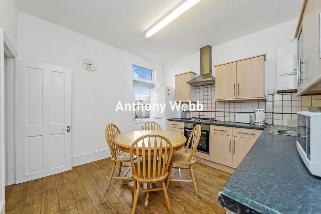Apartment in London - View 5