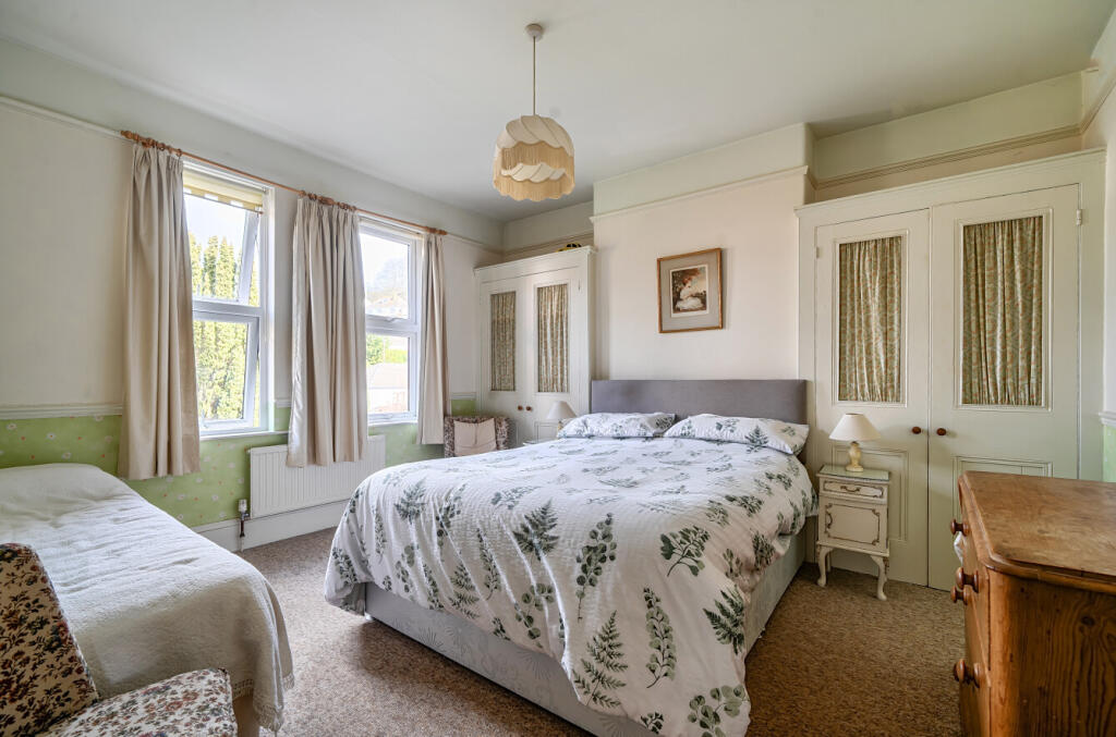 House in Teignbridge, Teignmouth - More