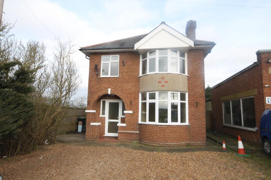 Main image of property: Hitchin Road, Shefford, SG17