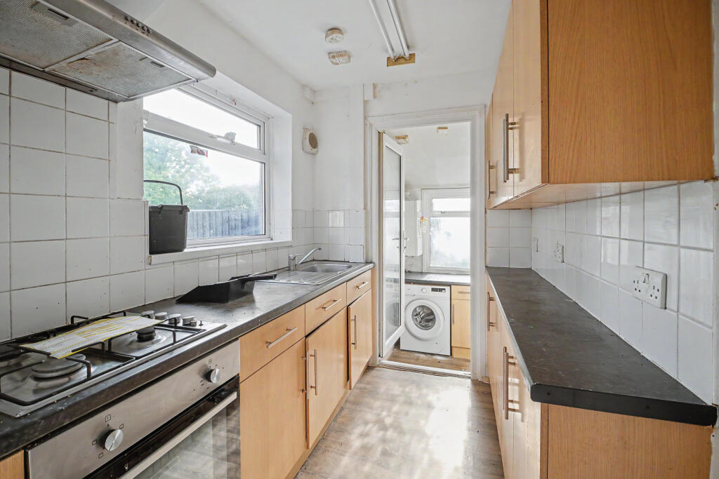 10 Gascoigne Road, New Addington, CR0 0NA photo 4