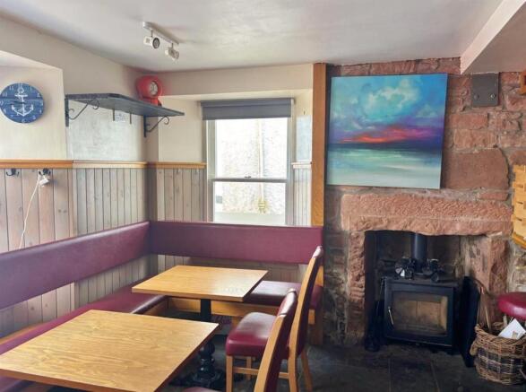 Bar / dining area