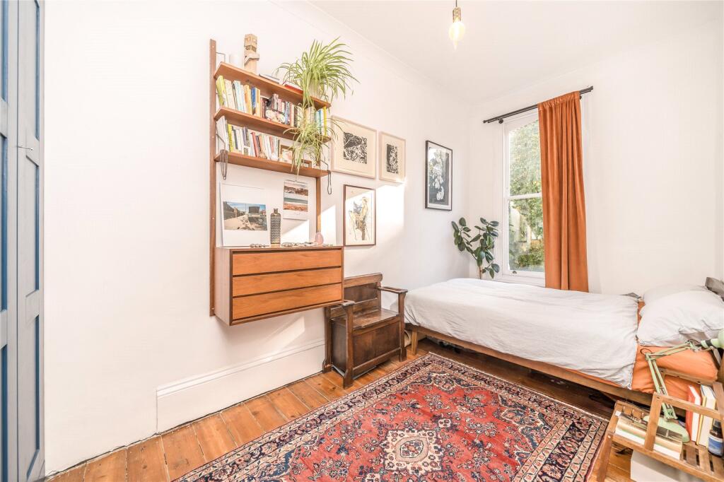 Apartment in London - More