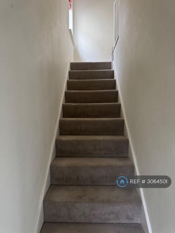 House in Leeds, Cuddy Hill, Westfield - More