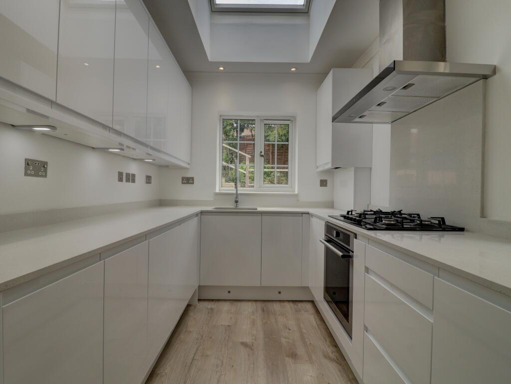 House in West Wycombe, Buckinghamshire - View 4