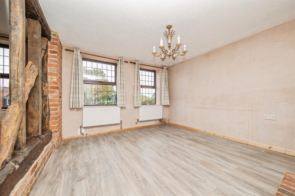 Main Road, Chelmondiston, Ipswich - More