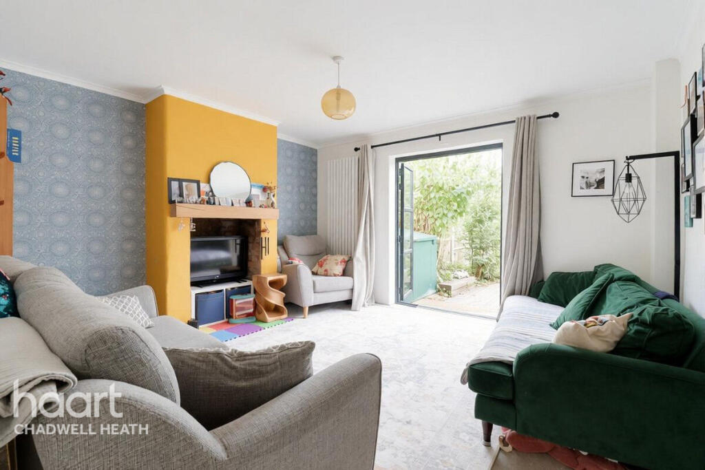 House in Romford - More