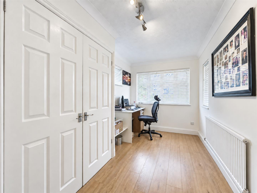 House in Southend-on-Sea - View 4