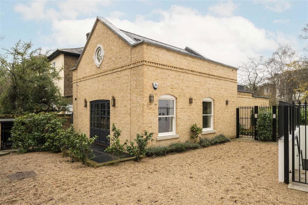 Main image of property: Park Hill, Clapham