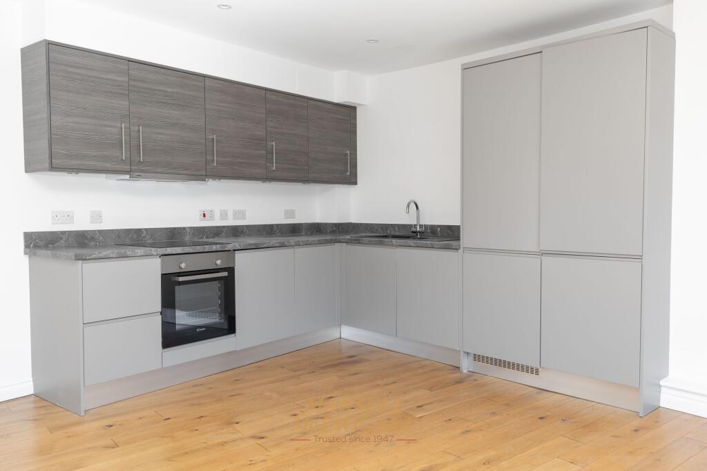 Apartment in Redhill - View 4