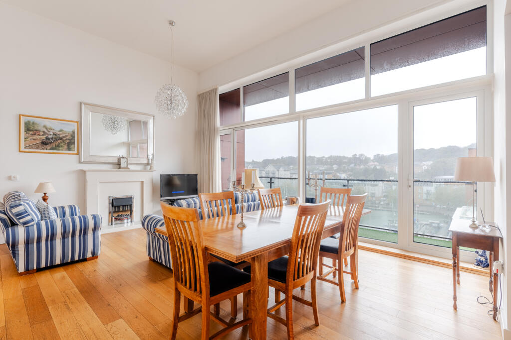 2-bed flat on Newfoundland Way, Bristol, BS20 7PT, £575,000