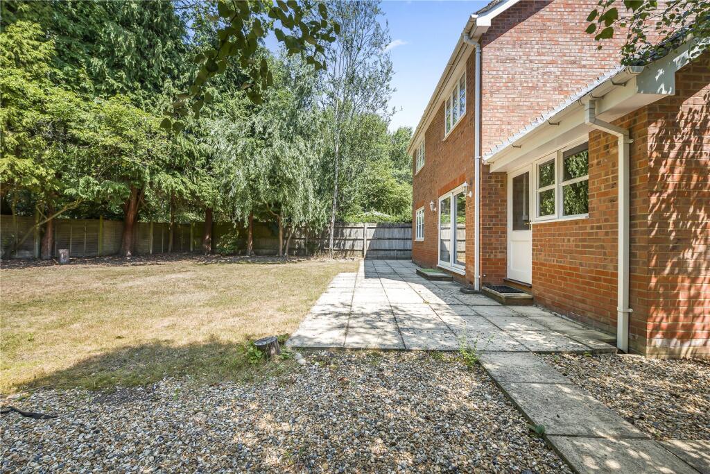 House in Woking, Knaphill - View 4