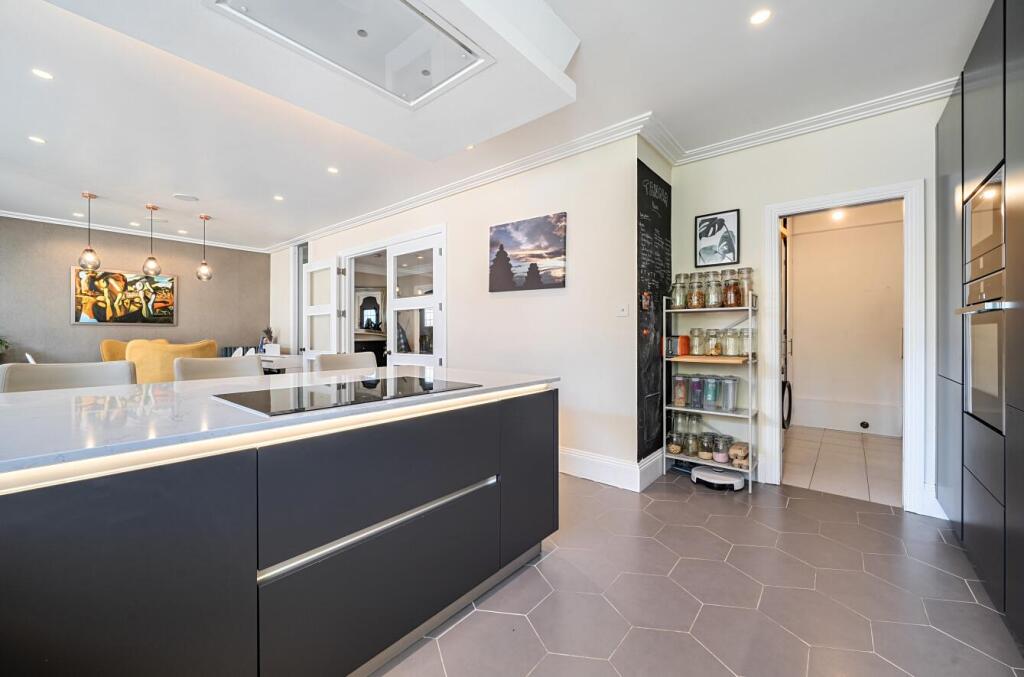 House in London, Stanmore - More