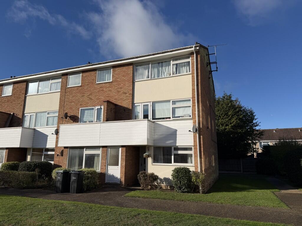 2 Bedroom Flat in CO3 0JG
