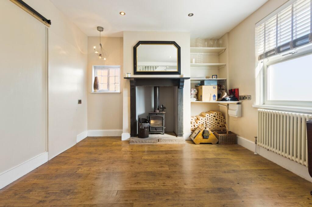 House in Barton-upon-Humber, Barton Waterside - More